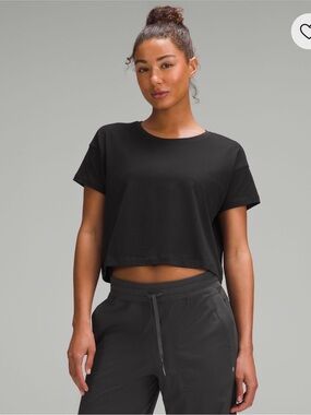 NWT Lululemon Cates Tee true navy blue cropped 4